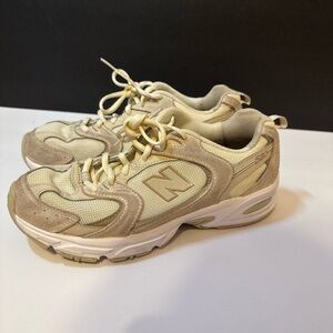 White New balance Sneakers women’s 8.5 men’s- 7